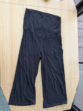 Maternity Capri-Length Wide-Leg Leggings